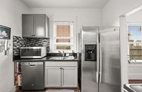 Updated Vintage Oasis, Near Downtown & Stadiums, Huge Yard - Foto 28