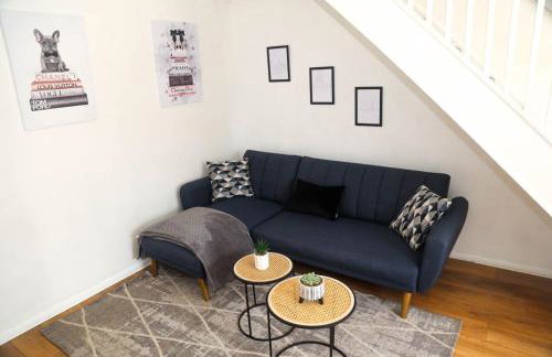 Luxe Cosy&Spacious 2 Bed House - Super Fast Wi-Fi & Private Parking Near GLO Airport & Cheltenham Racecourse - Foto 1