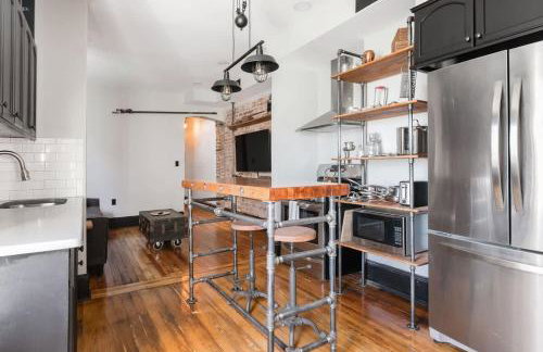Industrial Loft Offers Historic Feel with Modern Amenities 3BR & 2BA #DCottage - Foto 18