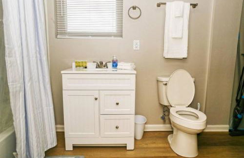 Newly Renovated Small Town Retreat - Foto 15