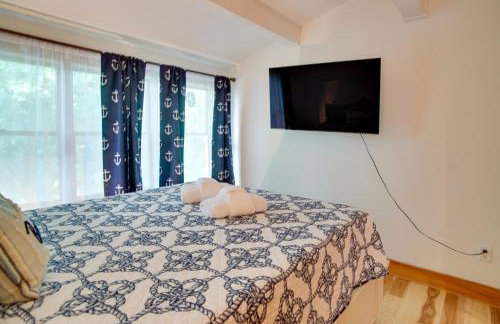 1 Mi to Ferry Terminal Oak Bluffs Family Retreat! - Foto 19