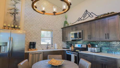 Valley View Resort Cabin 8, 2-Bed, Modern-Luxury with Hot Tub in Canaan Valley, WV - Foto 5