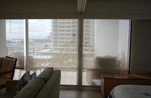 Ilikai Hotel Condo with Kitchen and Ocean View - Foto 14