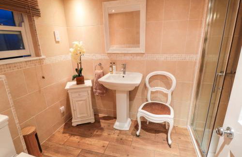 Sneaton Hall Apartment 4 - Photo 10