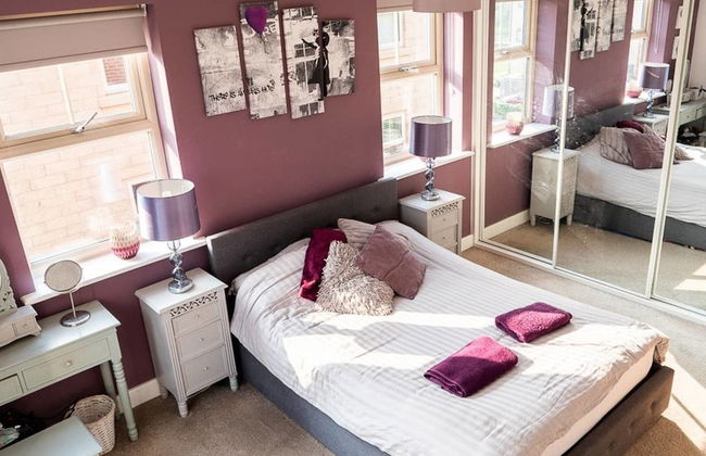 Modern Canalside City Townhouse - Parking & Garden - Foto 4