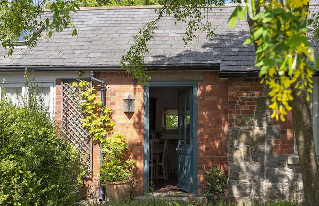 Courtyard Cottage - Photo 19