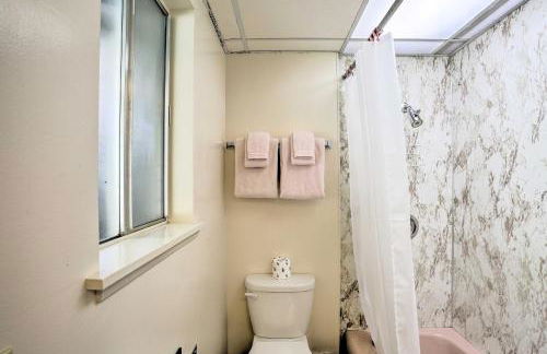 Woodsy Willow Creek Getaway with Pool and Deck! - Foto 24