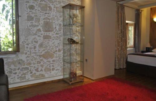 Attractive Greek House with Private Pool near Sea & City Center - Photo 66