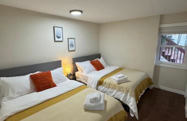 Poconos Chalet -Kayaks- HotTub-Karaoke-Lake - Foto 60