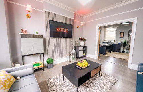 3BR 2Bath Home with Hot Tub Games Room By Stadium with Fast WiFi & Free Parking - Foto 21