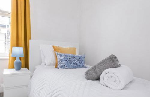 Modern 3BD House - Free parking - Fast WiFi - Foto 10