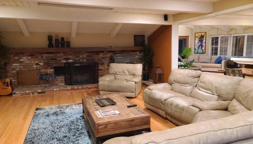 Westside Retreat w Yard, Grill, Hot Tub, Near Sofi Stadium, LAX, and the Beach - Foto 2