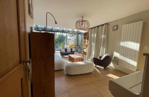 Glass and wood designer villa with garden in centertown - Foto 9