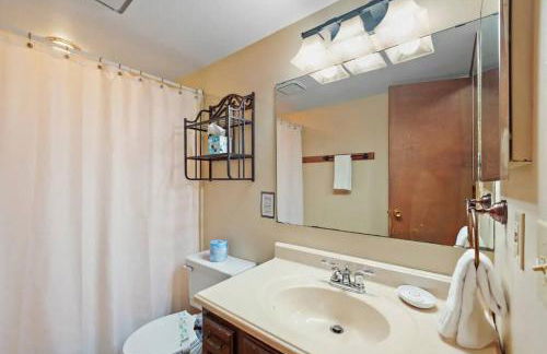 Classic Log Cabin with Fireplace on Quiet River - Foto 5