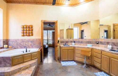 Texas Ranch House with 5 Bedroom and Fish Pond - Foto 3