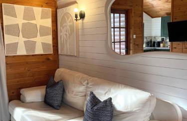 Otter 1 - Private Hot Tub - Bali Inspired Lodge - Bath - Longleat - Wiltshire - Photo 71