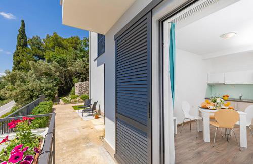 Apartmani D & J with Heated Pool & Stunning Sea View - Photo 125