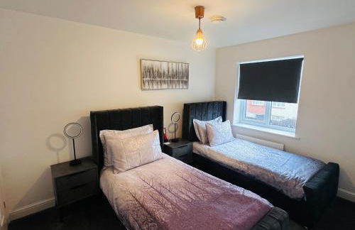 Barber House, Hoyland with two allocated parking spaces - Foto 8