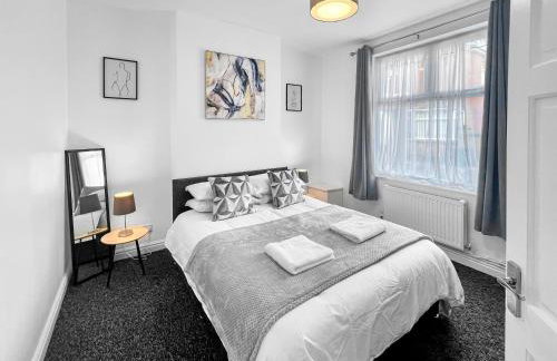 Stylish House Near Hospital with Free Parking - Foto 3