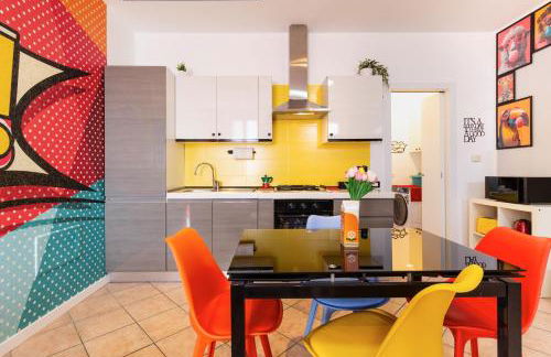 Black & White or Pop Art - Design Apartments with Parking & WiFi - Photo 48