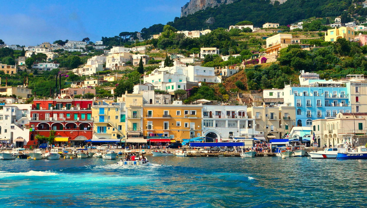 Excursión a Capri + Grutas Blanca y Verde