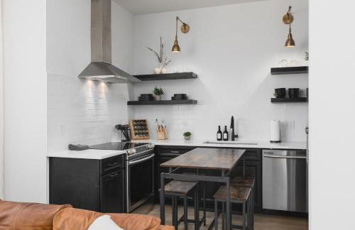 Condo with Free Parking, 3 mi Downtown & Stadium, by Coffee - Foto 20