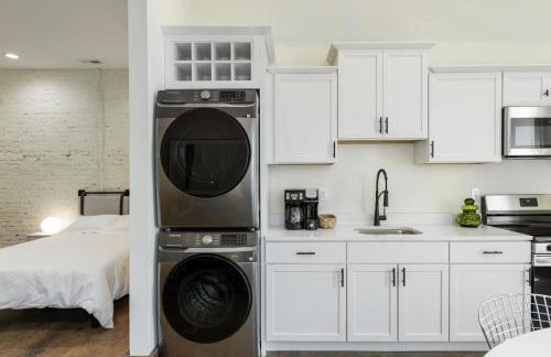 Modern Loft-Style Retreat Near Blenko Glass in Milton, WV - Foto 17