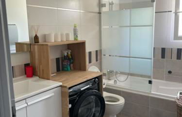 Maison climatisée avec grand jardin, piscine privée et Jacuzzi - Foto 23