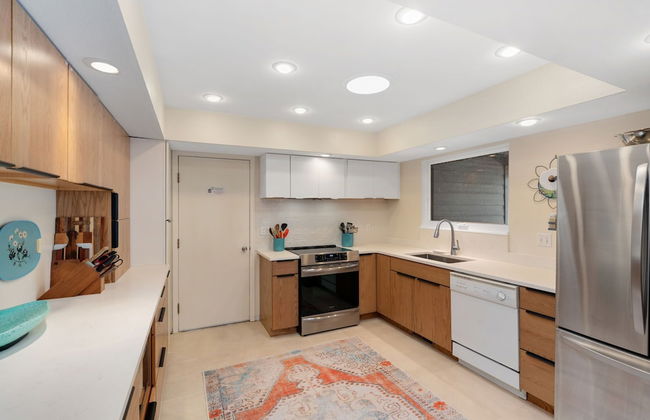 Mid-century Mod Retreat Lakefront Trails, Quiet - Photo 8