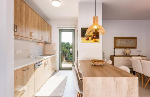 Nature Retreat Green Oasis Villa with Private Pool & Rooftop Hot Tub - Foto 21