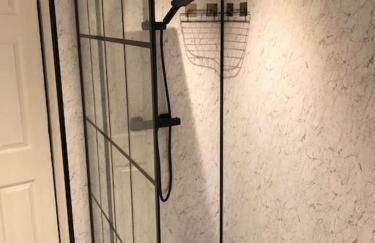 Entire 2 bed modern apartment - Foto 4