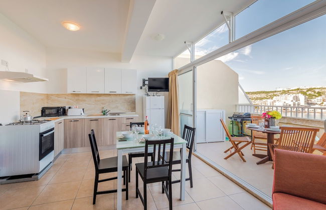 Blue Harbour – Seafront Self-Catering Holiday Penthouse – St Paul’s Bay - Foto 7