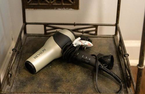 5 Bedroom 3200 Sq Ft House for Downtown Travelers - Photo 51