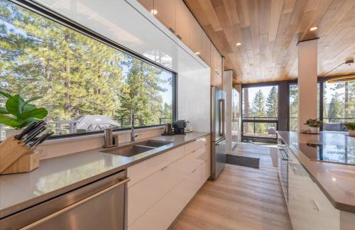 Modern Eco Retreat with Hot Tub and Views - Foto 36