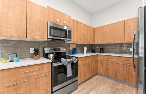 Riviere Apartments King Bed Suite & Pool & Gym & Pet Friendly & Near Epic Universe - Foto 6