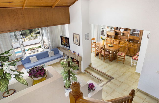 Spacious Holiday Villa With Private Swimming Pool and Various Terraces in Blanes - Photo 4