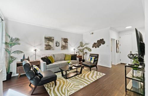 Beverly Hills Gem 1 BR Apt with Parking 218 - Photo 17