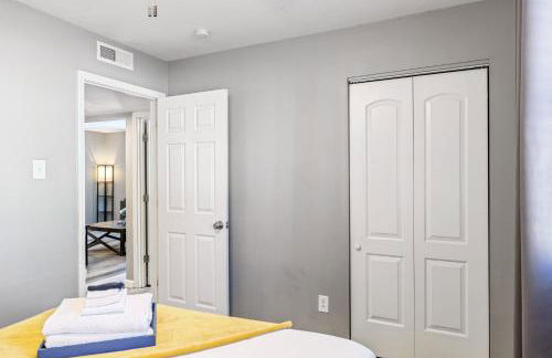 604 1 Two Bedroom One Bath with King near Main Street - Foto 33