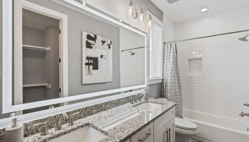 Gated Parking + Fire Pit | Near Zoo + Rhodes - Foto 4