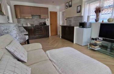 Lovely studio annex in Lilliput - Photo 8