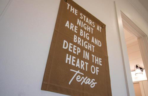 4BR Beach Haven - Deck, Gourmet Kitchen, Tiki Bar Fun - Foto 42