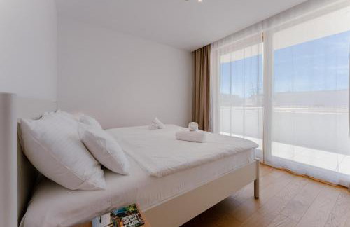 Modern 2BDR Apartment - Business Zone - Free Garage Parking - Photo 12