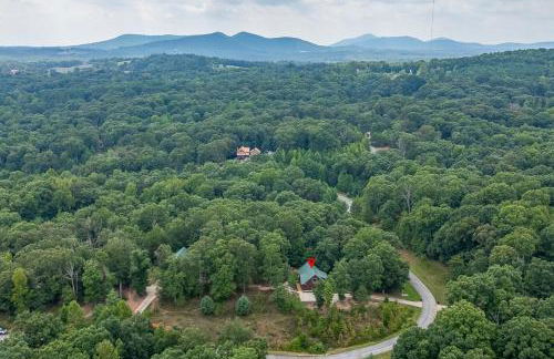 Romantic Cabin w Rain Shower & Spa Tub - Photo 39
