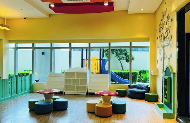 Andi and Frances' Place at BGC - Photo 36