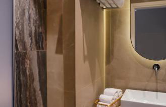 L-Suites - Photo 62