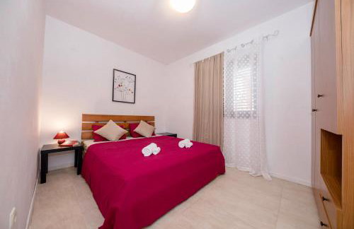 Apartments by the Beach with Pool and Lounge Beds - Miral Apartments - Foto 43