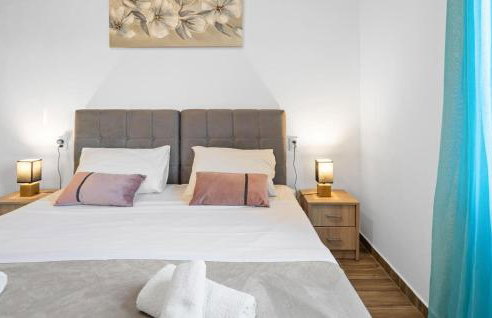 Awesome Home In Tinj With Jacuzzi - Photo 19