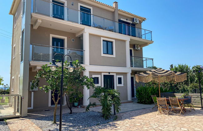 Queen Bee Residence - Photo 2