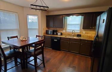 Lovely 5 Bedrooms, 3 Full Baths Home Near Parks! - Foto 11