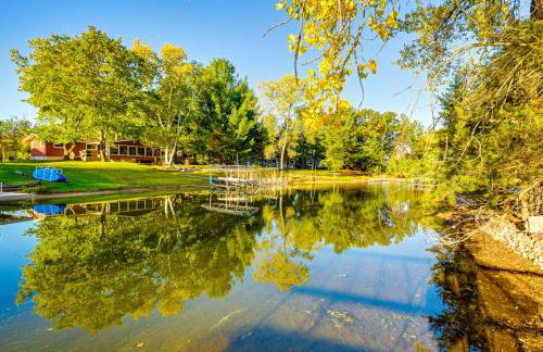 Lakefront Nekoosa Home Private Beach and Boat Dock! - Foto 25